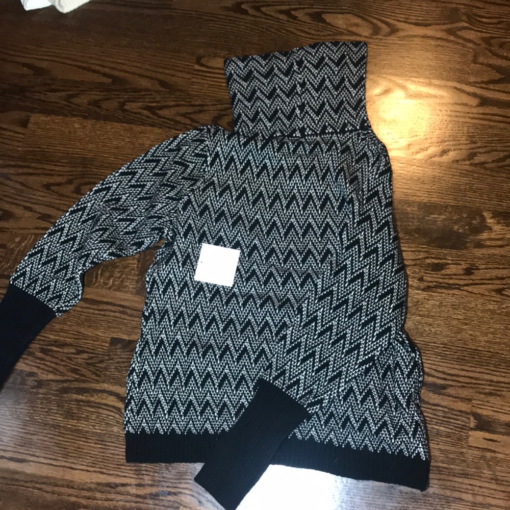 Ellen Tracy Turtleneck